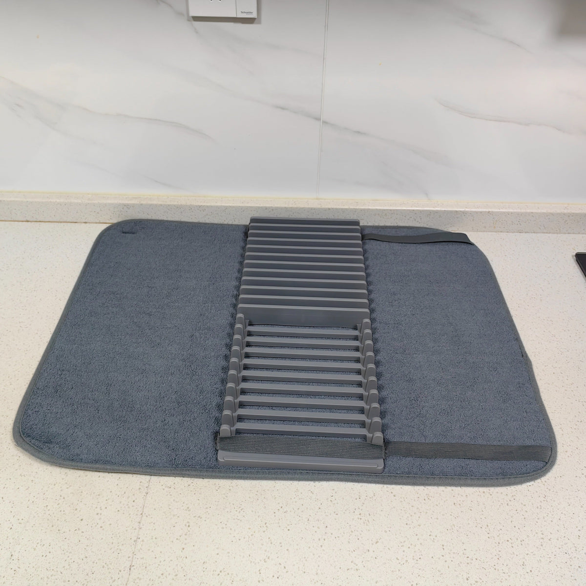 Escorredor de Pratos Compacto com Tapete de Microfibra