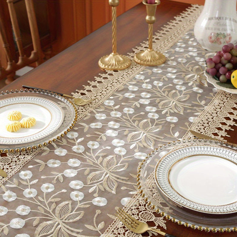 Caminho de Mesa Branco em Organza