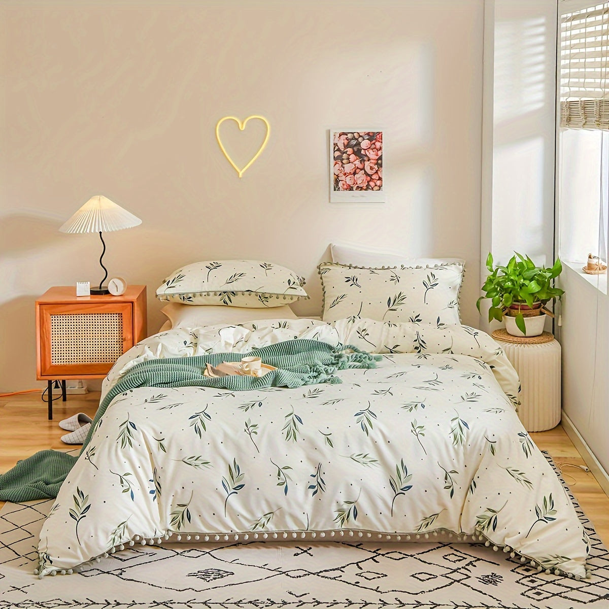 Jogo de Cama Floral com Pompons Delicados