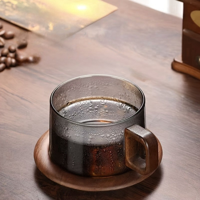 Conjunto de Xícaras de Café com Pires e Cabo de Madeira