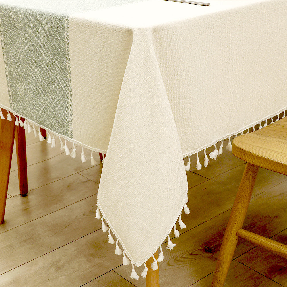 Toalha de Mesa Bordada Penas