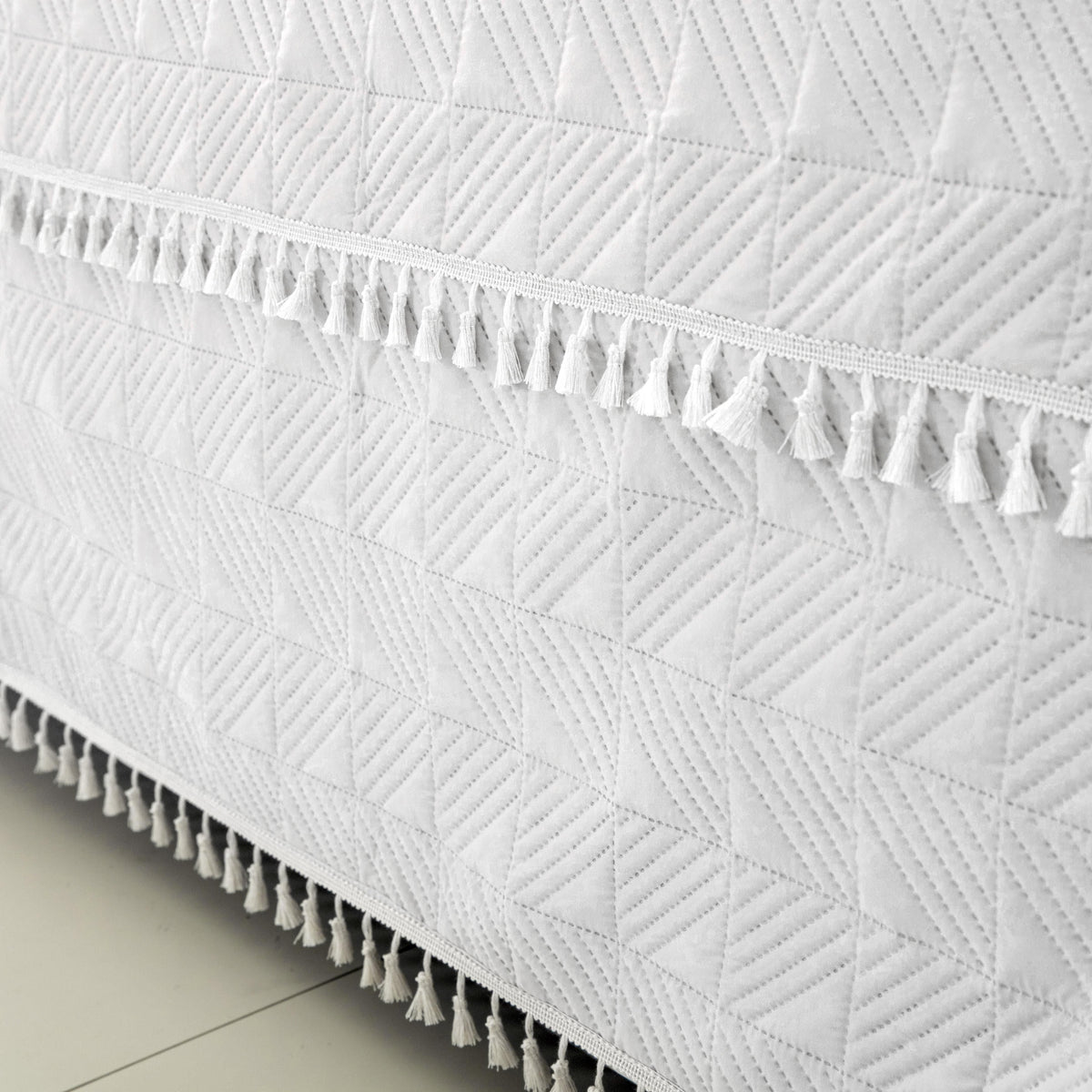 Cobre-Leito Quadrado com Tassel Macio